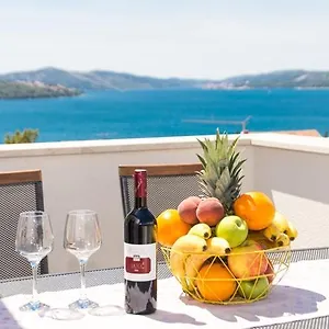 apartmani-barun.hotels-in-trogir.com/