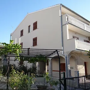 apartment-mira-pula-52100.in-istria.net/